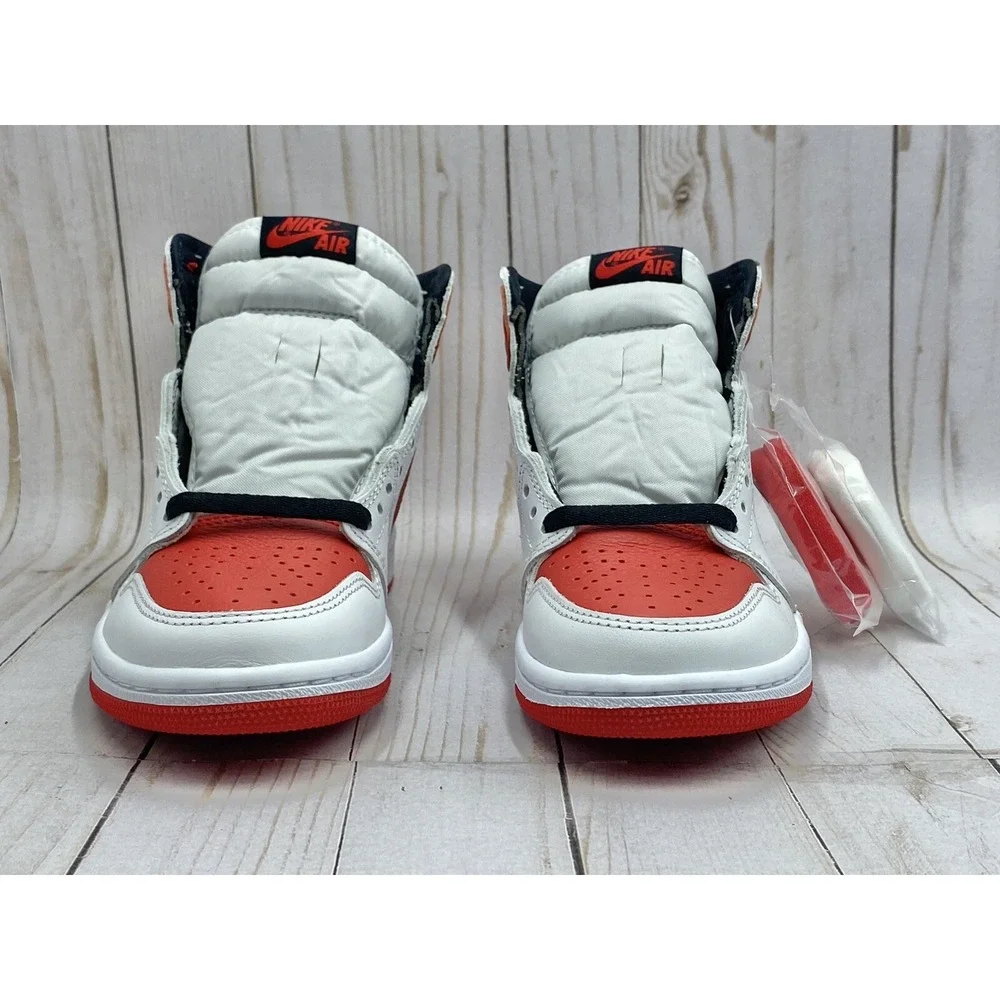 Nike Air Jordan 1 Retro High OG Heritage Size 5 555088‑161